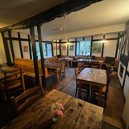 The Holford Arms Hotel Тетбъри Екстериор снимка