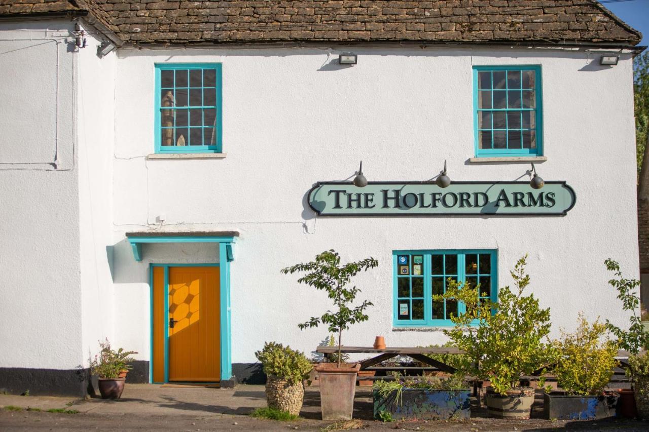 The Holford Arms Hotel Тетбъри Екстериор снимка
