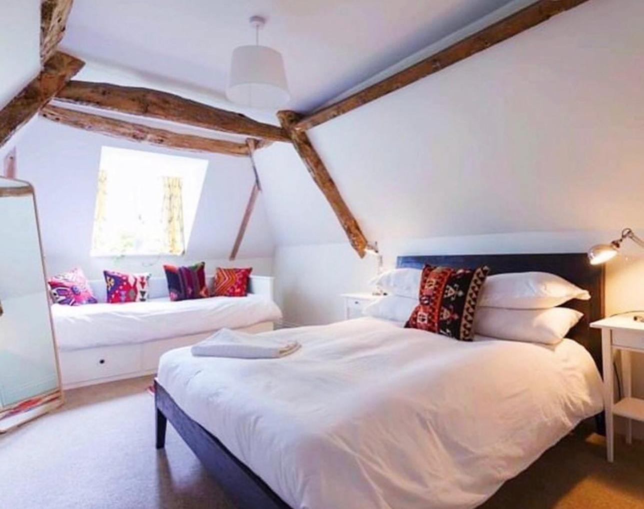 The Holford Arms Hotel Тетбъри Екстериор снимка